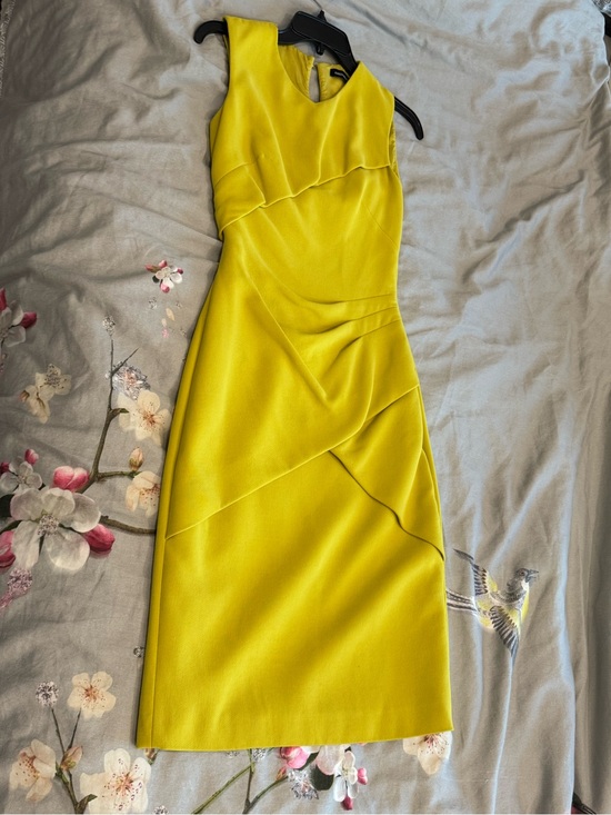 Karen Millen Dresses & Skirts - Karen Millen Chartreuse Sleeveless Sheath Dress